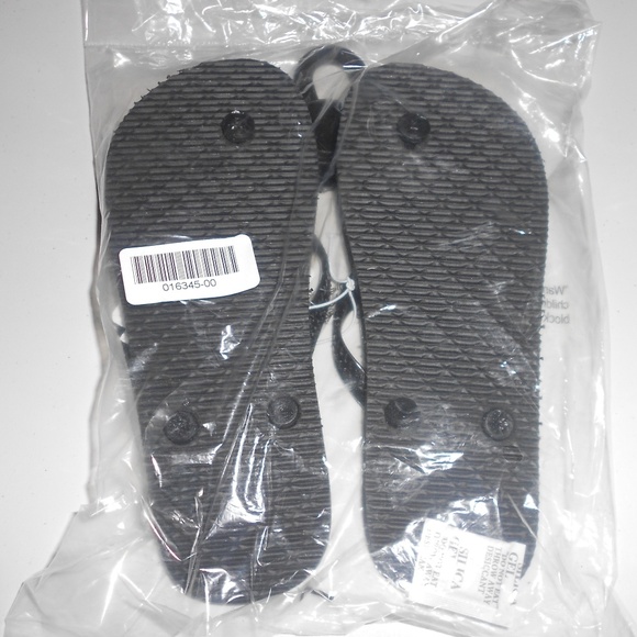 3/$15 Women's Size 5 Mickey Mouse Flip Flops - Picture 3 of 3